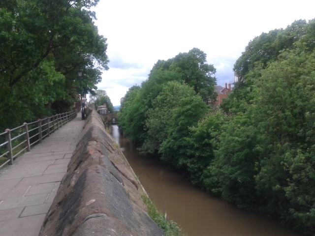 Vista do canal de Shopshire Union a partir da muralha