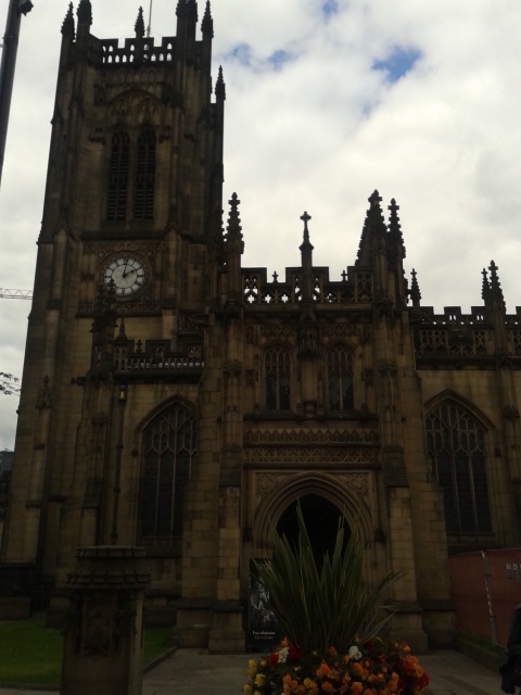 Fachada principal da Catedral de Manchester