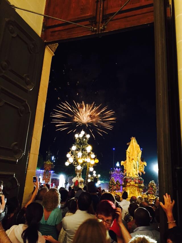 Chegada da Padroeira na Igreja - Ilha de Gozo