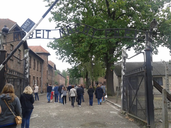 Entrada de Auschiwitz, um dos principais campos de concentração nazista