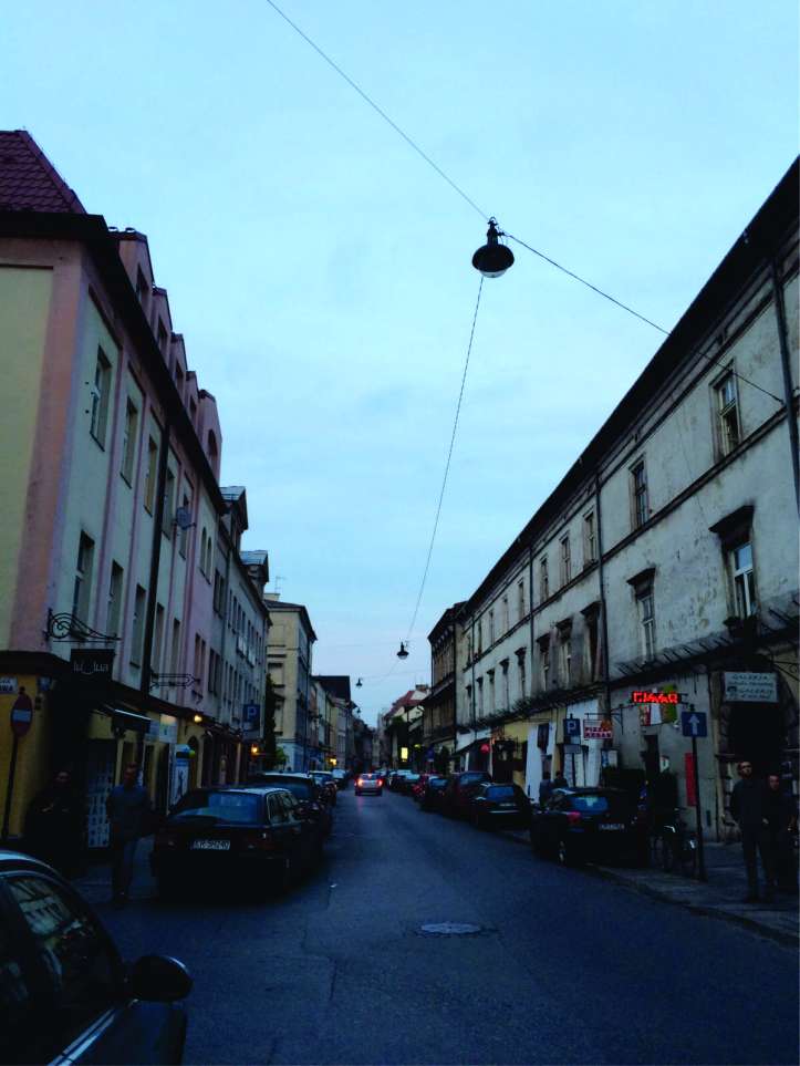Rua do bairro judeu, Kazimierz, com vários barzinhos, restaurantes e lojinhas alternativas