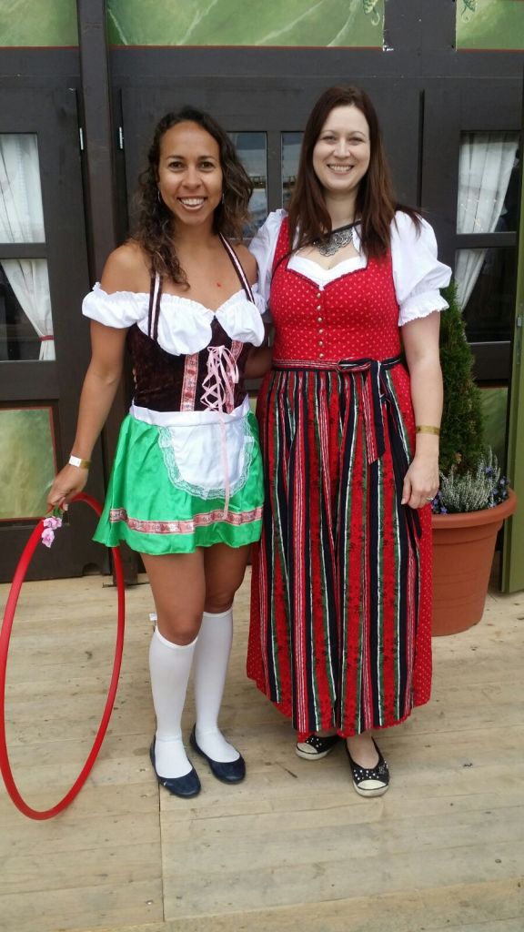Andrea e eu com nossos dirndls