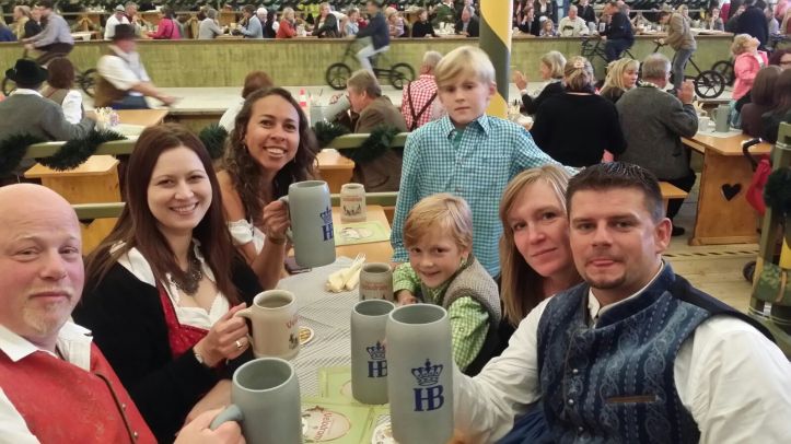 Curtindo o Oktober bem no estilo alemão com meus novos amigos alemães! Prost!