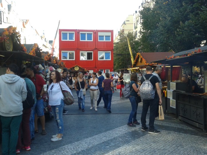 Barraquinhas de comida na rua Vaclavské Namesti