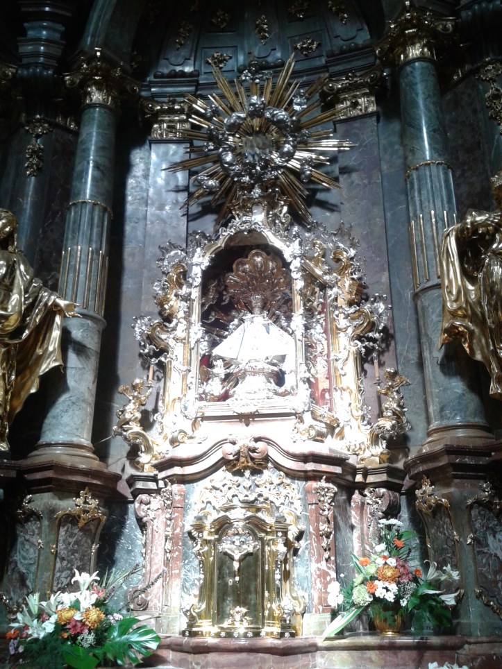 Altar com o Menino Jesus de Praga