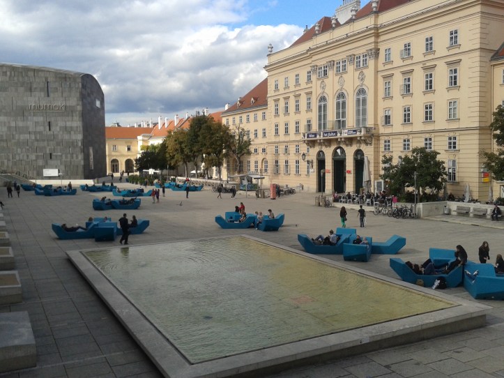 Pátio central do Museum Quartier