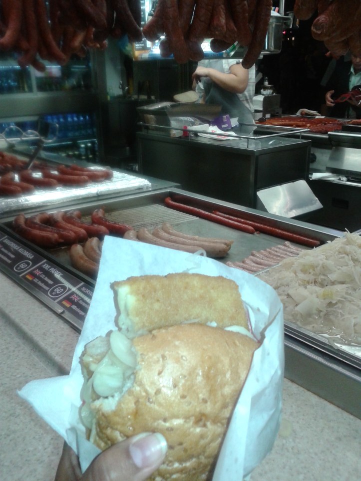 Queijo frito empanado no pão! Bem básico, mas típico da região.