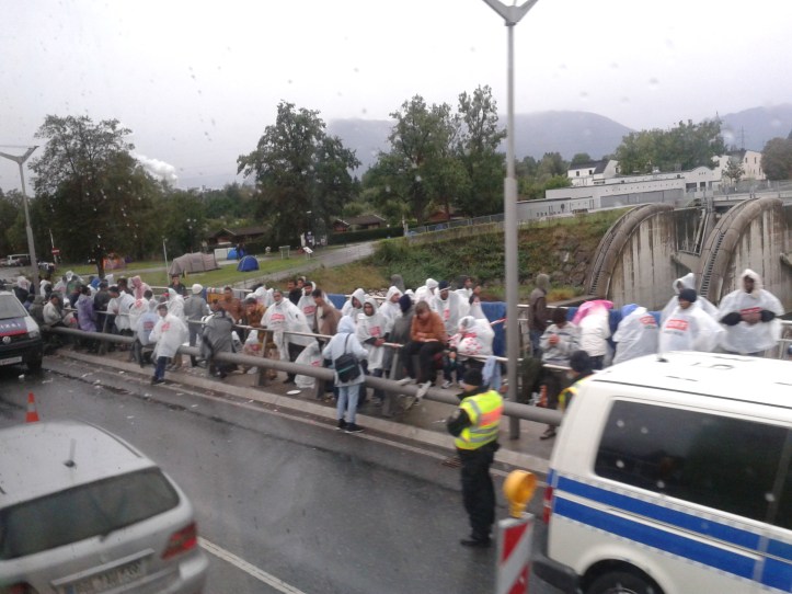 Refugiados na fronteira da Áustria com a Alemanha