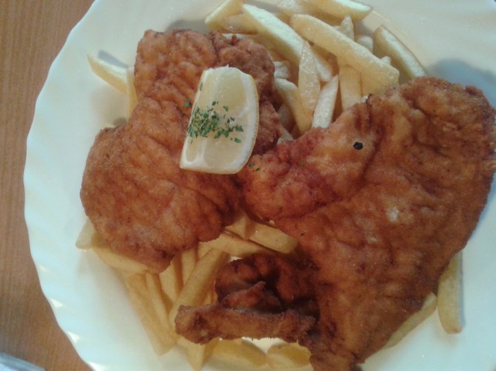 Schnitzel de frango com batata frita do restaurante Centimeter