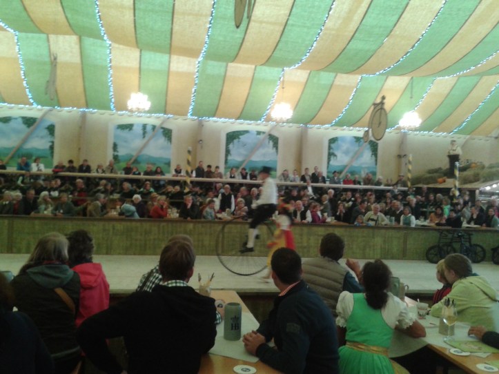 Velódromo dentro da tenda da antiga Höfbrau