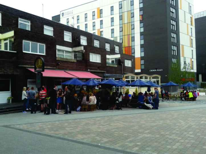 AJ bombando em um fim de tarde de sexta-feira!