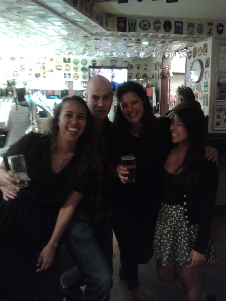 Carina, Silvia, John e eu no AJ!