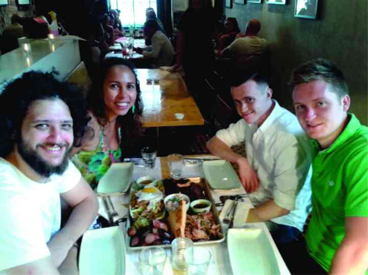 Restaurante Slims Pork Chop - churrasco americano com alguns pratos ingleses. Famoso pelos assados. Quando em grupo, vale a pena pedir um mix de carnes.