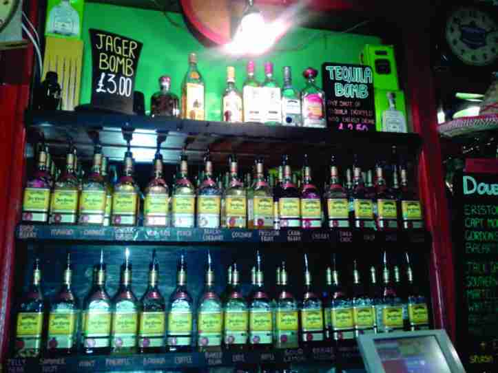 Çava - bar de tequila com música boa. Ótima pedida para o começo da noitada!