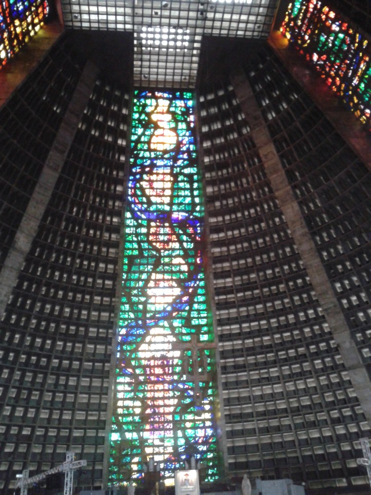 Vitral visto od interior da Catedral do Rio