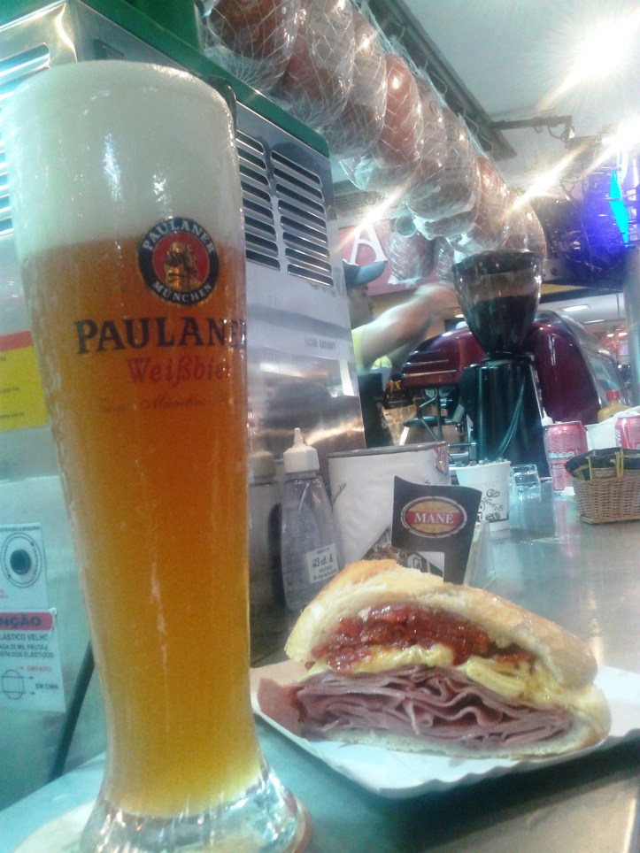 Almocinho "light" no Mercadão: sanduíche de mortadela e chopp Paulaner!