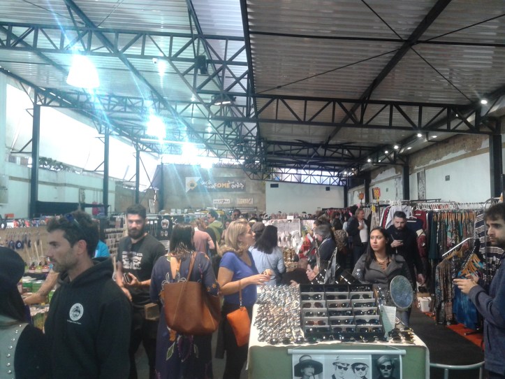 Feira Benedito Calixto - galpão com produtos variados