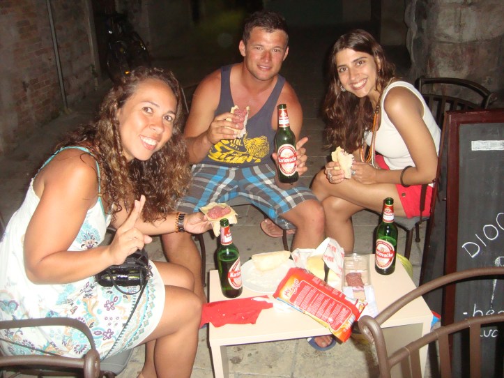 Esquente em frente ao hostel