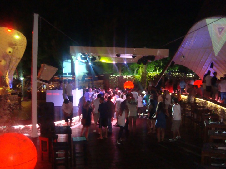 Veneranda - balada a céu aberto com djs