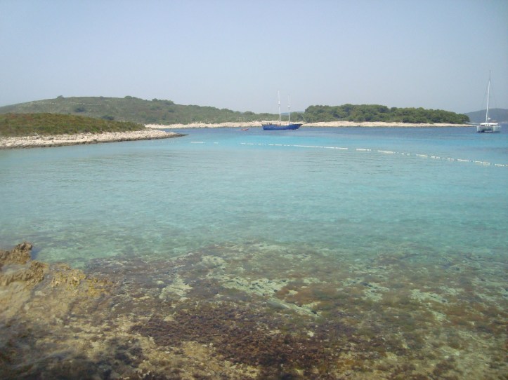 Zdrilca - deslumbrante praia de uma das ilhas das redondezas de Hvar