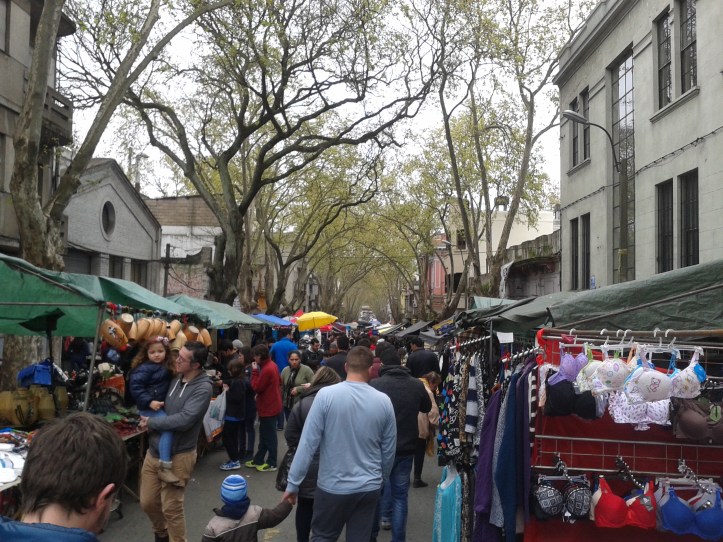 Feira Tristan Narvaja aos domingos