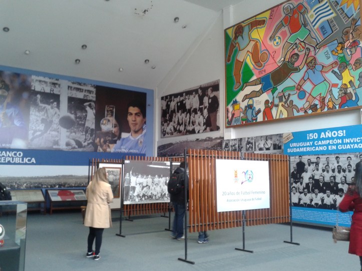 Museu do futebol - dois andares de exposições sobre o esporte