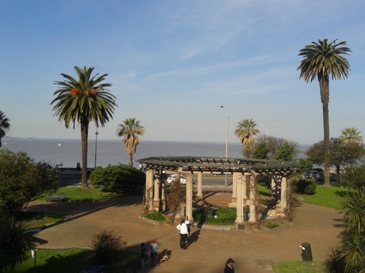 Plaza Tomas Gomensoro em frente ao Hotel Ermitage