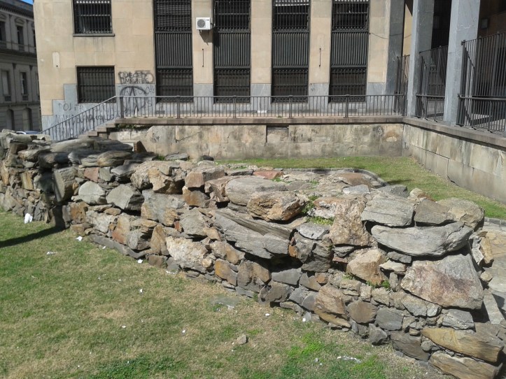 Restos da antiga muralha da "Cidade Velha"