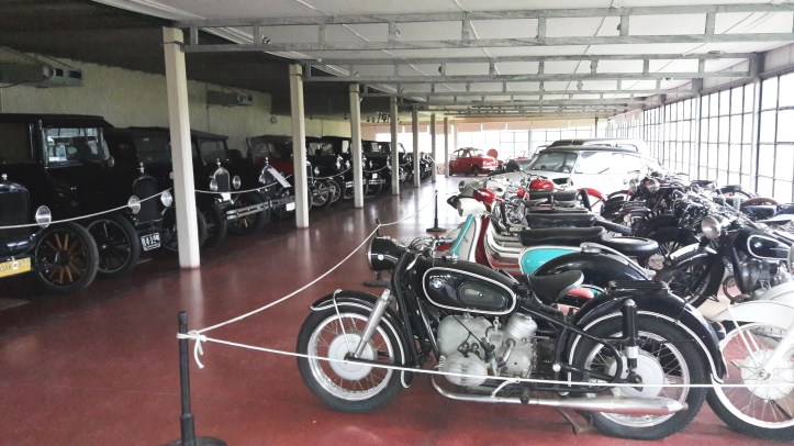 Veículos antigos da coleção da Bodega Bouza