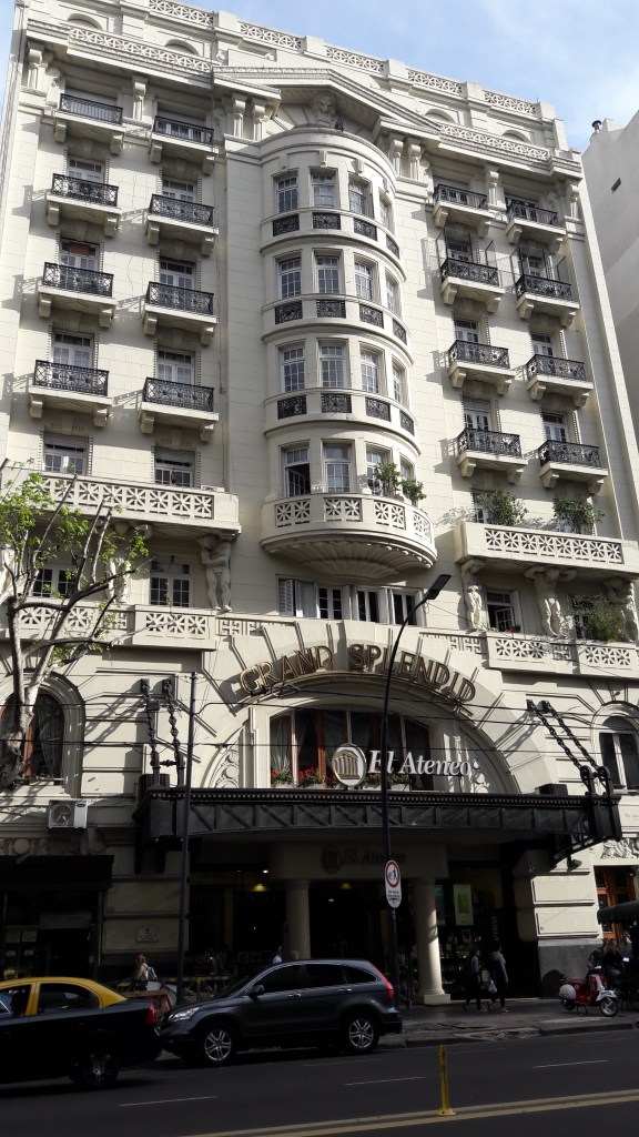 Livraria El Ateneo por fora