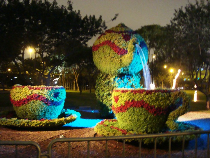 Parque das Águas - fonte em forma de bule e xícara