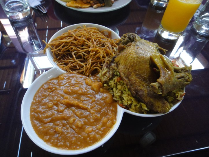 Arroz con pato, carapulcra y sopa seca