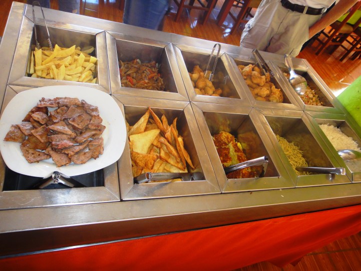 Pratos quentes do buffet