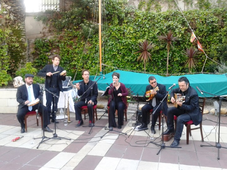 Banda brasileira animando a festa