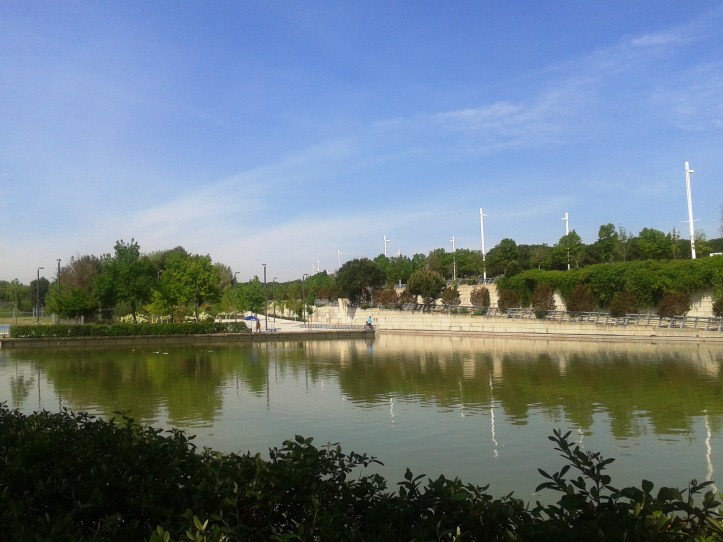 Lago para pesca no Parque Juan Carlos I