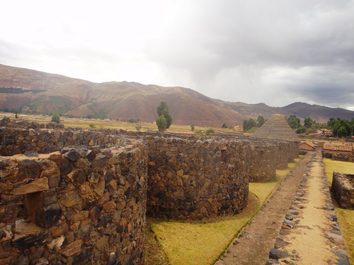 Outras ruínas do complexo arqueológico de Raqchi