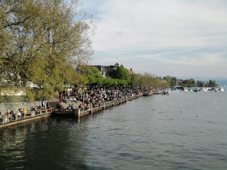 Calçadão da Bürkliplatz lotado