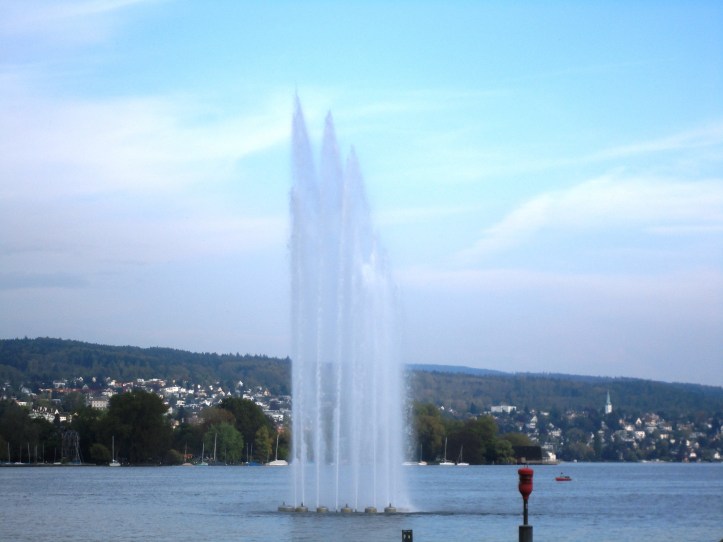  Fonte dentro do lago