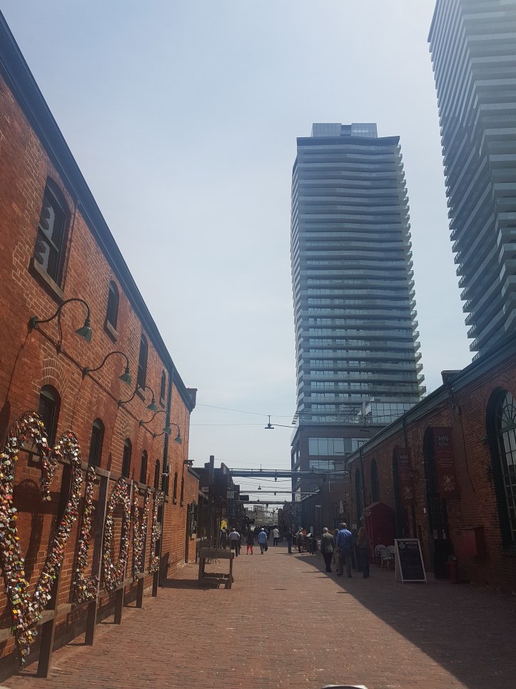 21- DISTILLERY DISTRICT_beco de restaurantes.jpg