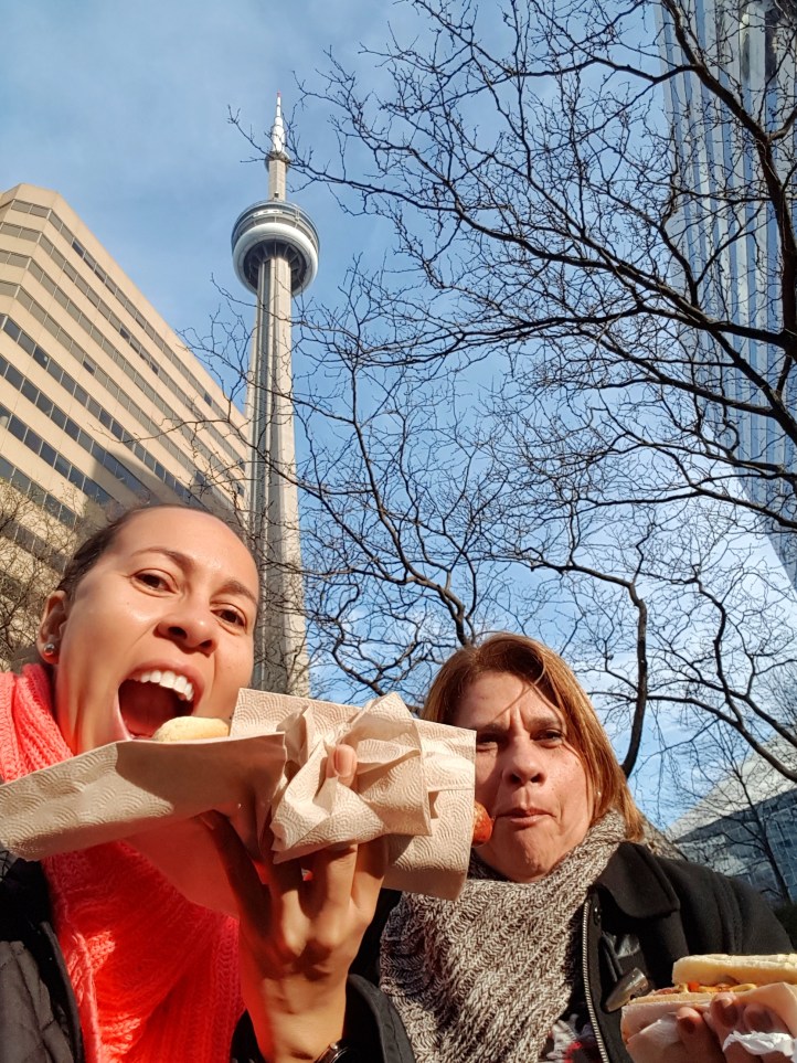 27- Hot dog na base da Torre.jpeg