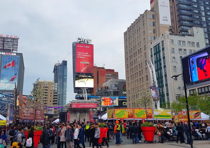 37 - Fetsival de musica Dundas Square-01.jpeg
