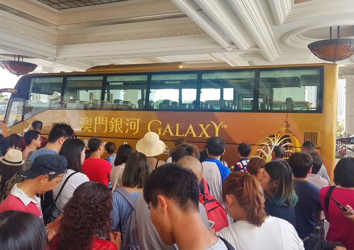 10 - ônibus do Galaxy Hotel