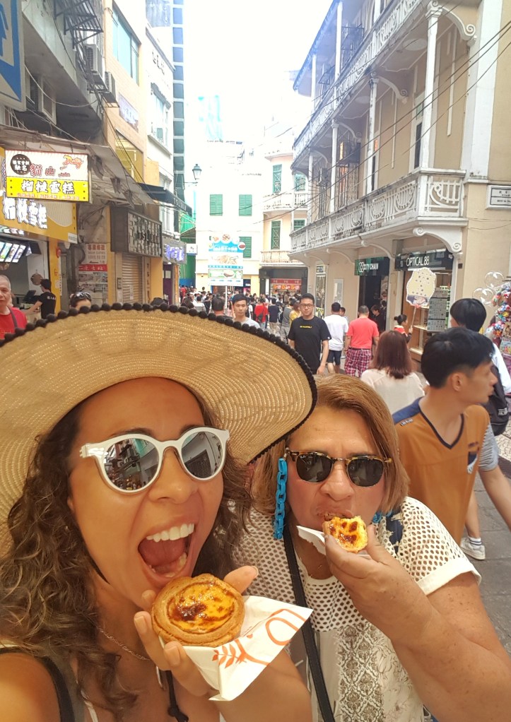 19 - Devorando os pasteis de nata